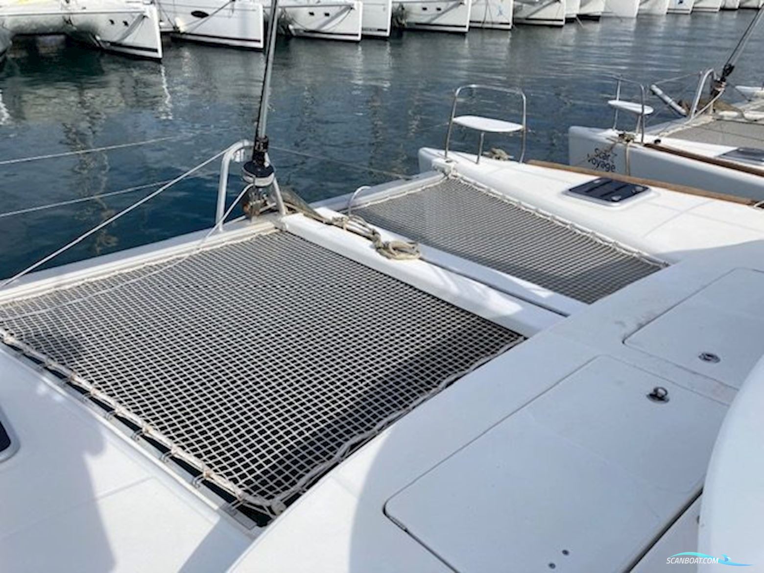 LAGOON  380
