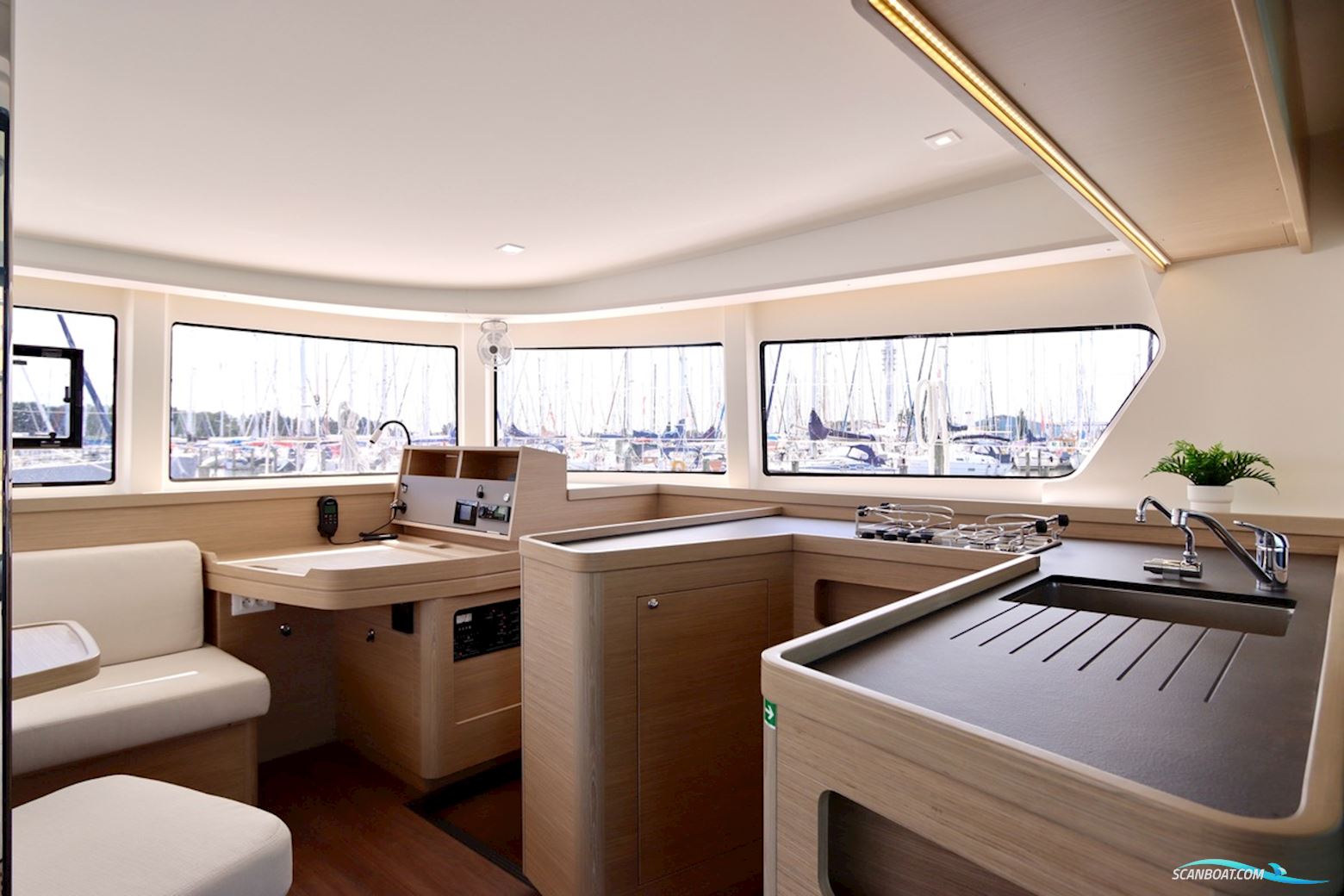 Lagoon 42 Full specs