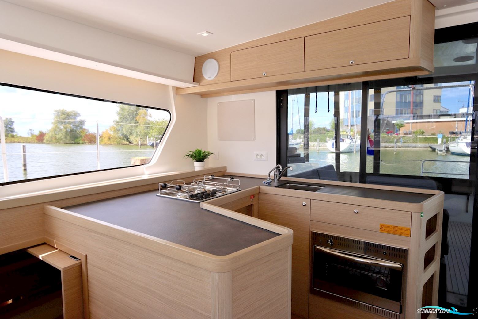 Lagoon 42 Full specs