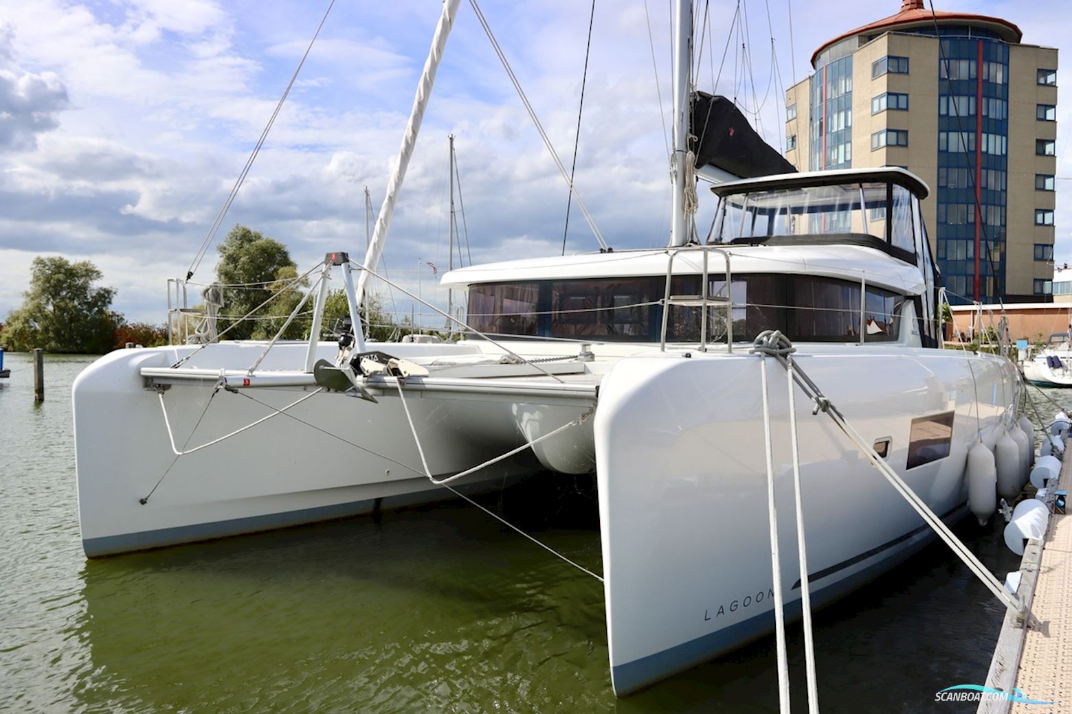Lagoon 42 Full specs