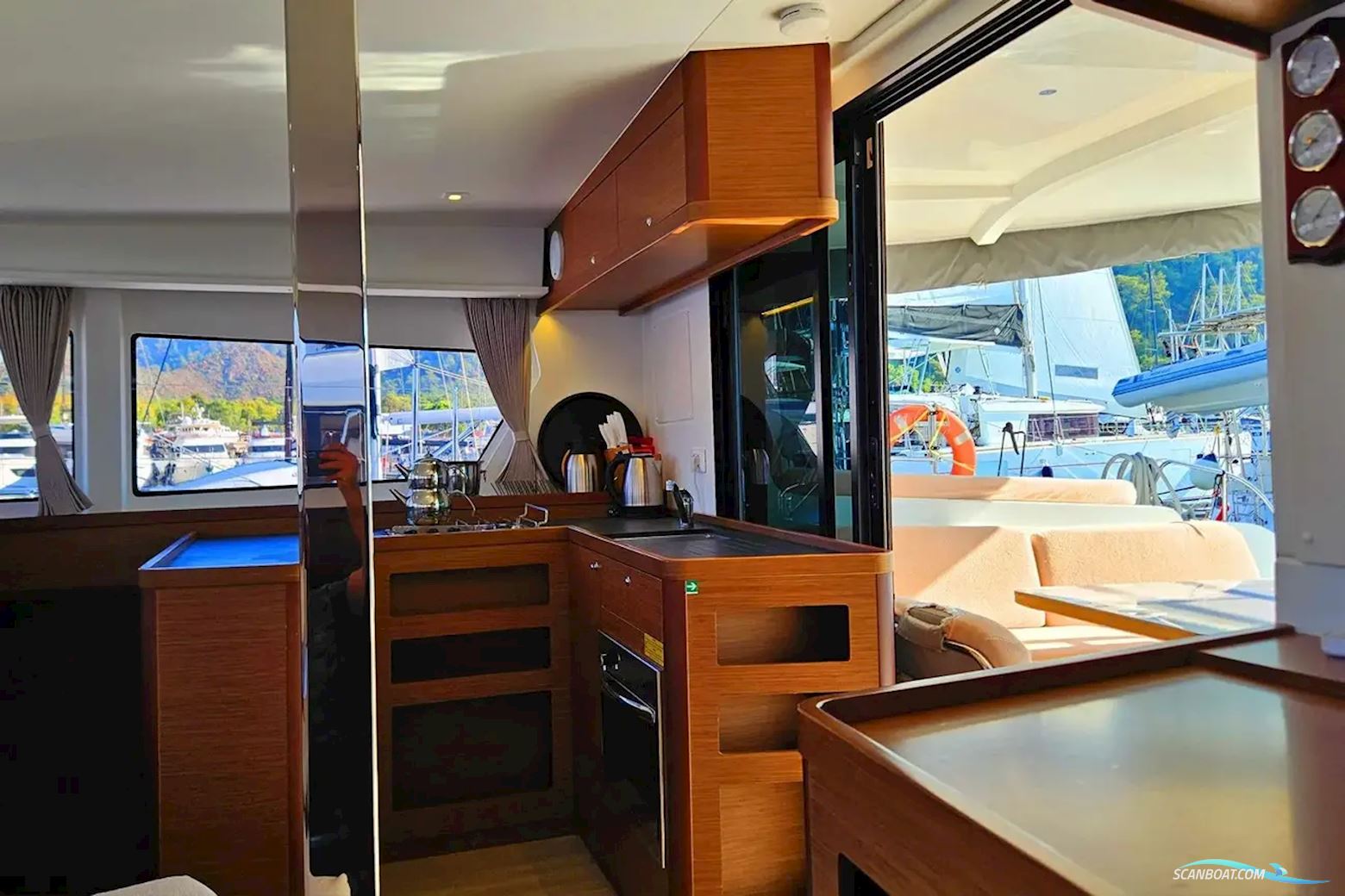 Lagoon 42