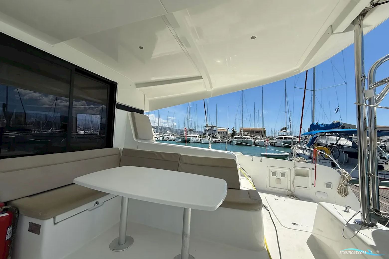 Lagoon 42