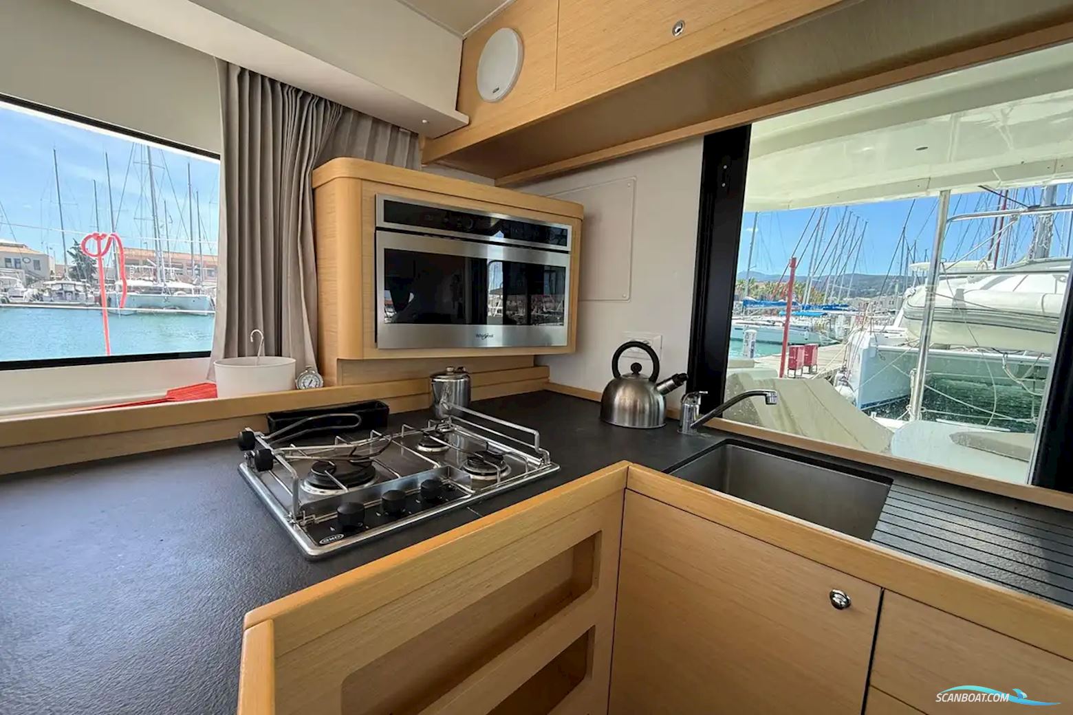 Lagoon 42