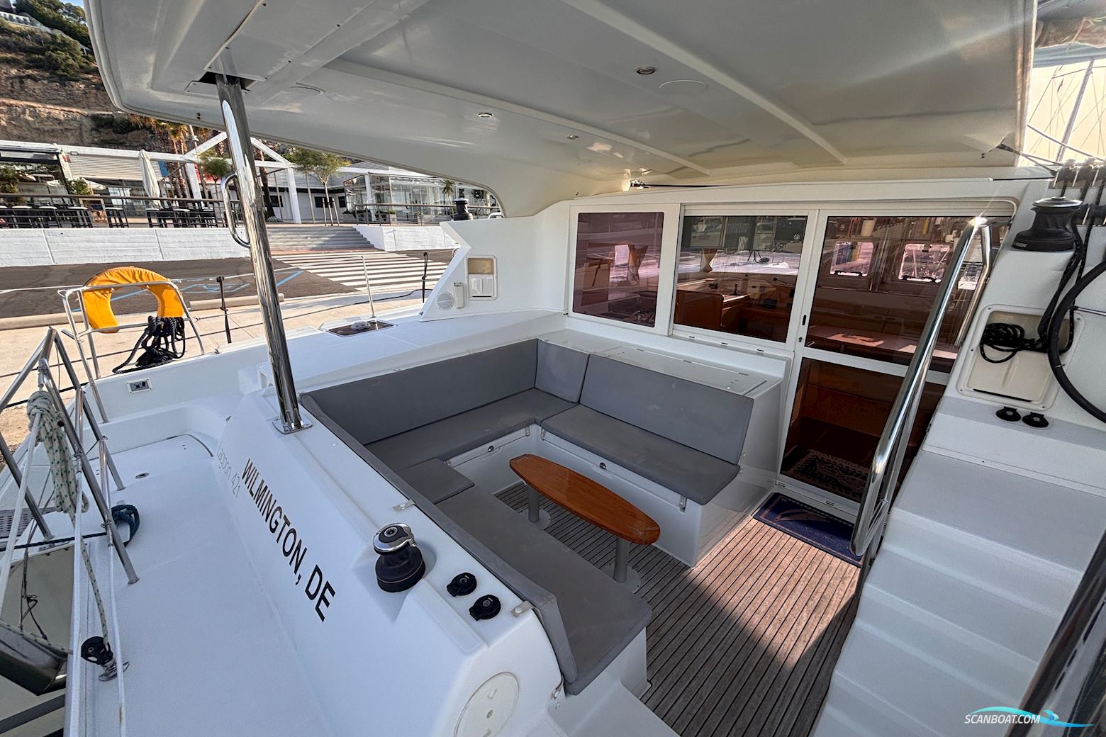 Lagoon 421