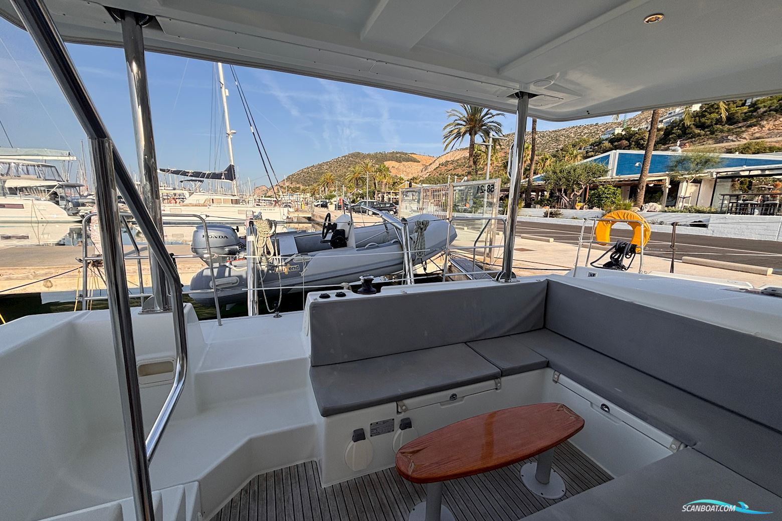 Lagoon 421