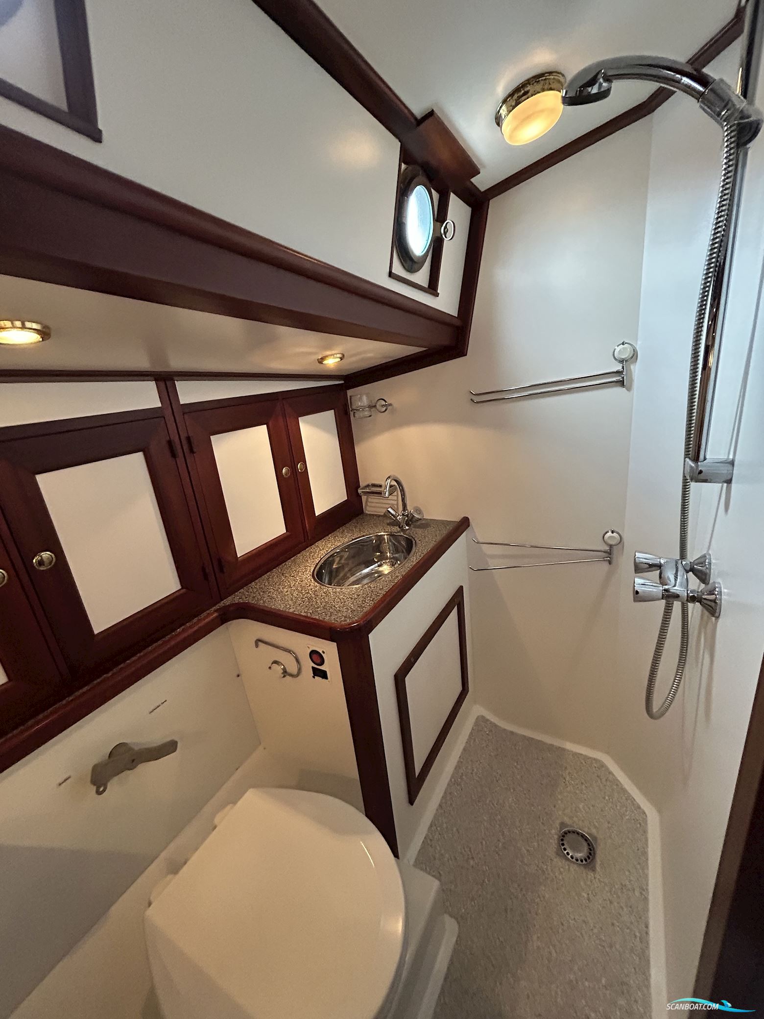 Lemsteraak Beluga Roefuitvoering Jachtuitvoering