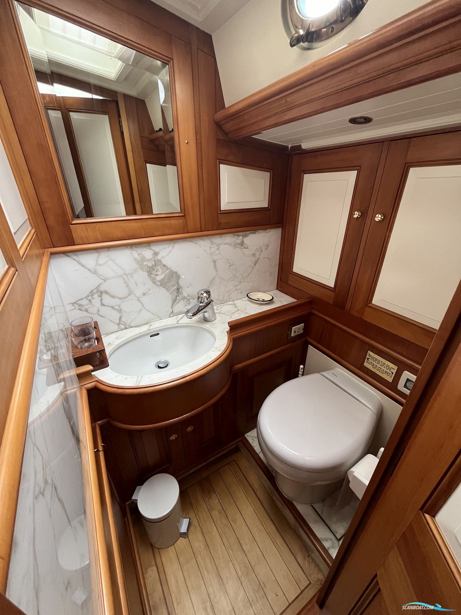 Lemsteraak Gouden Leeuw - Roefaak Hoek Design