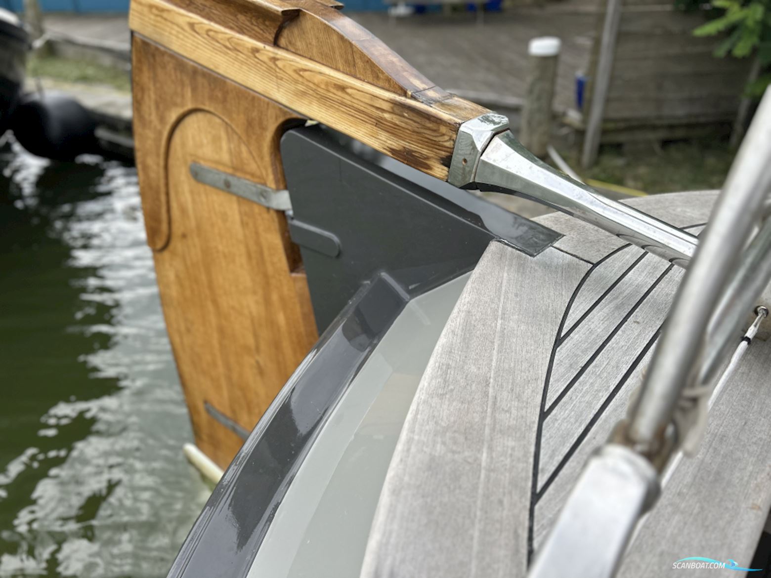 Lemsteraak Witte Eend - Roefuitvoering Hoek Design