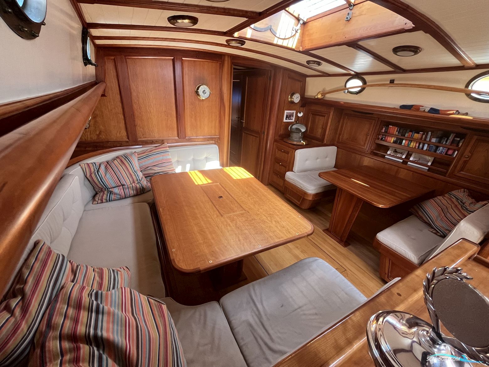 Lemsteraak Zilveren Zwaan - Hoek Design Roefuitvoering