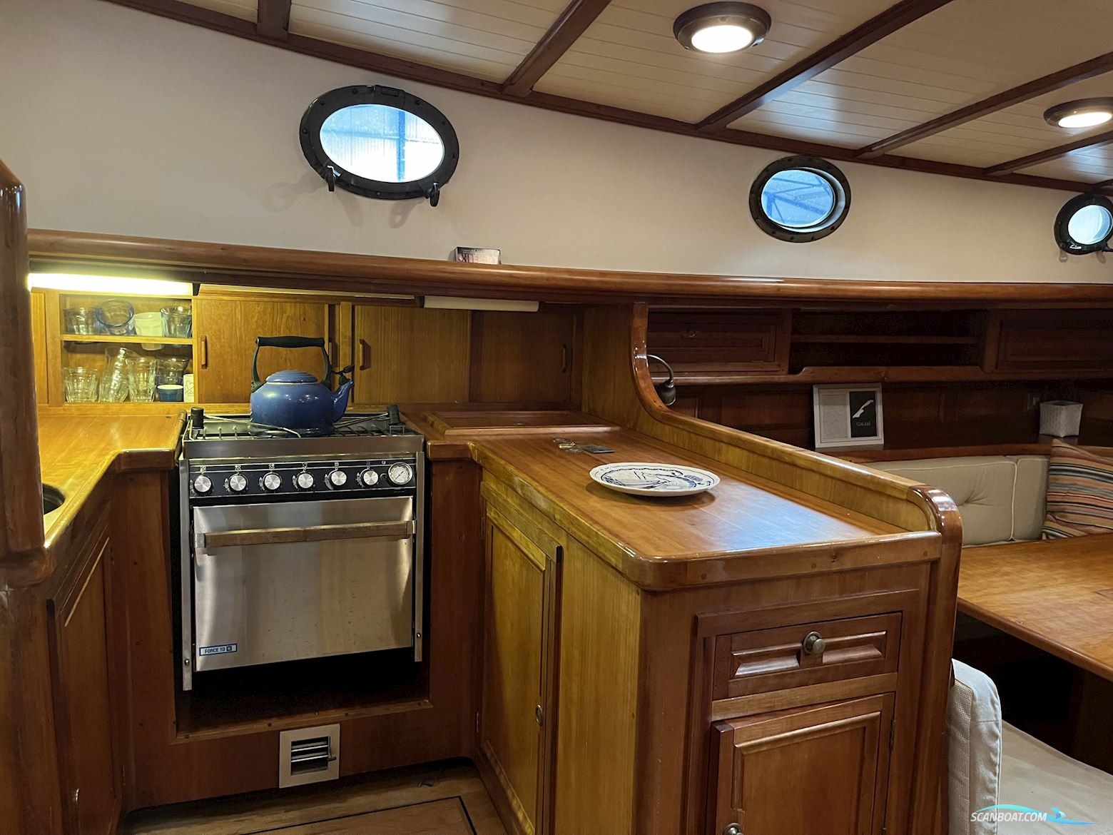 Lemsteraak Zilveren Zwaan - Hoek Design Roefuitvoering