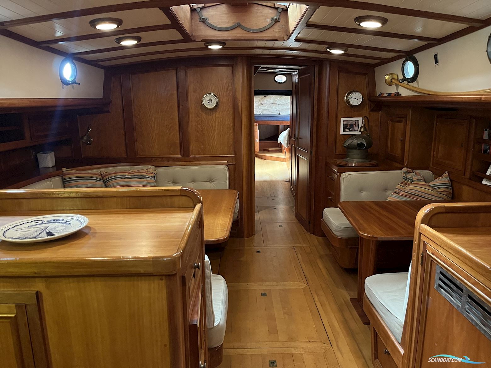 Lemsteraak Zilveren Zwaan - Hoek Design Roefuitvoering