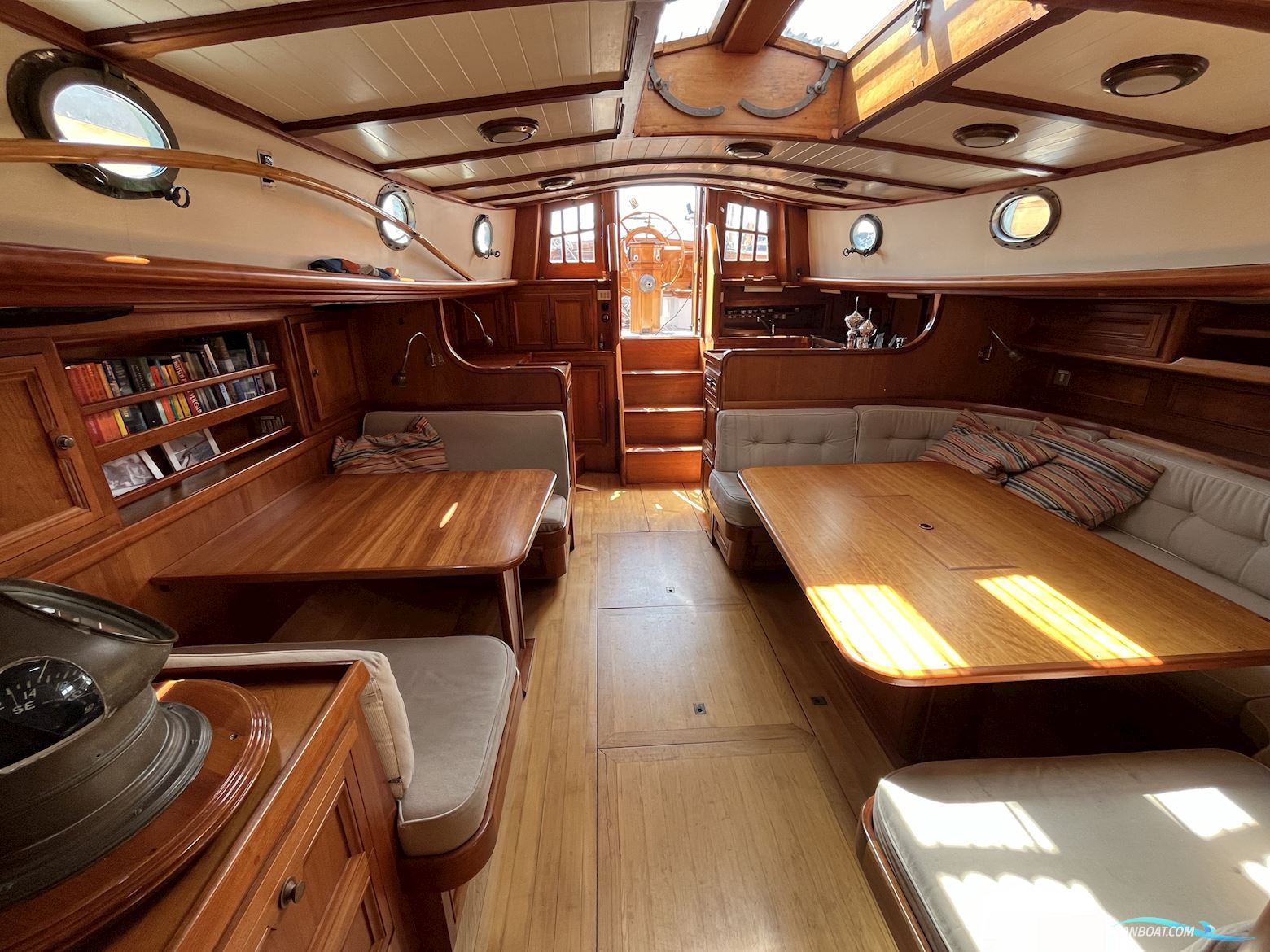 Lemsteraak Zilveren Zwaan - Hoek Design Roefuitvoering