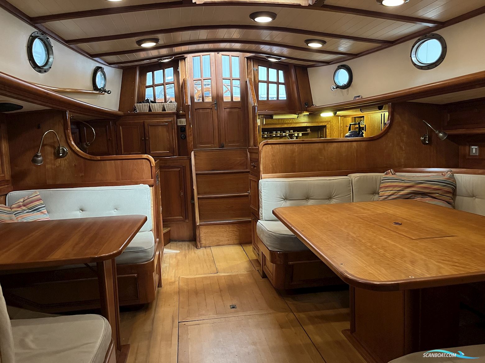 Lemsteraak Zilveren Zwaan - Hoek Design Roefuitvoering