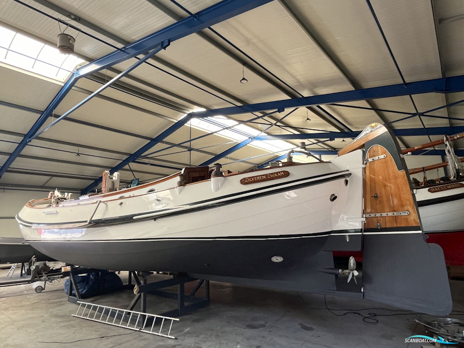 Lemsteraak Zilveren Zwaan - Hoek Design Roefuitvoering