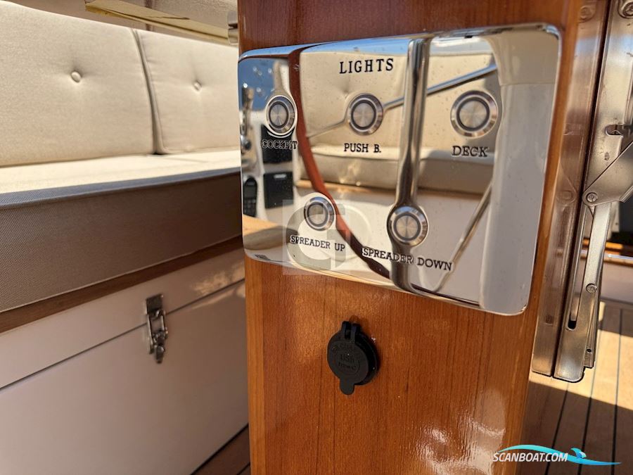 Leonardo Yachts Eagle 54
