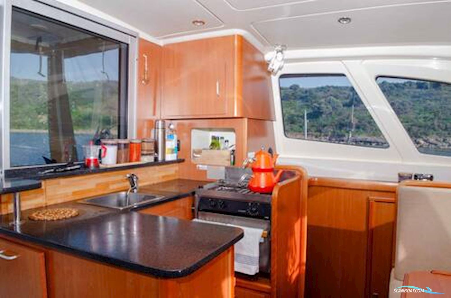 Leopard Catamarans Leopard 38