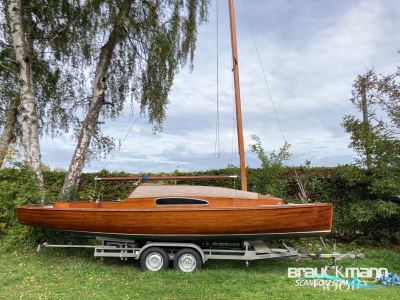 Mader 20 er Jollenkreuzer Segelbåt 1966, med Honda motor, Tyskland