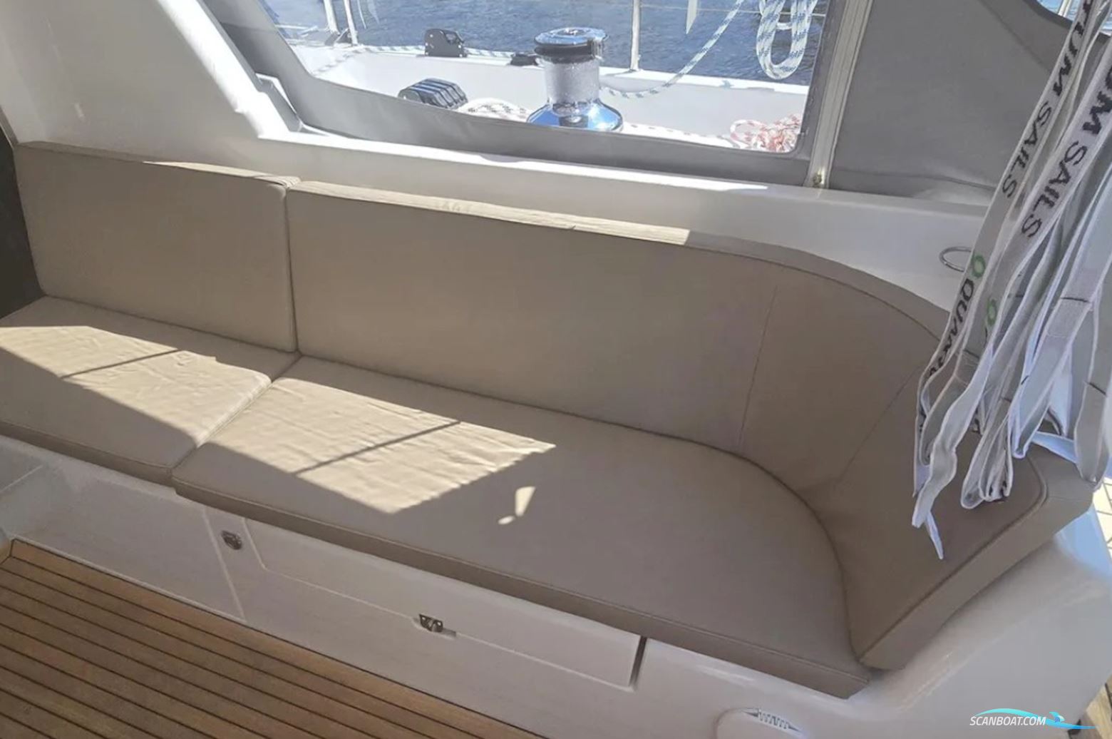 Moody 54 DS - Decksaloon