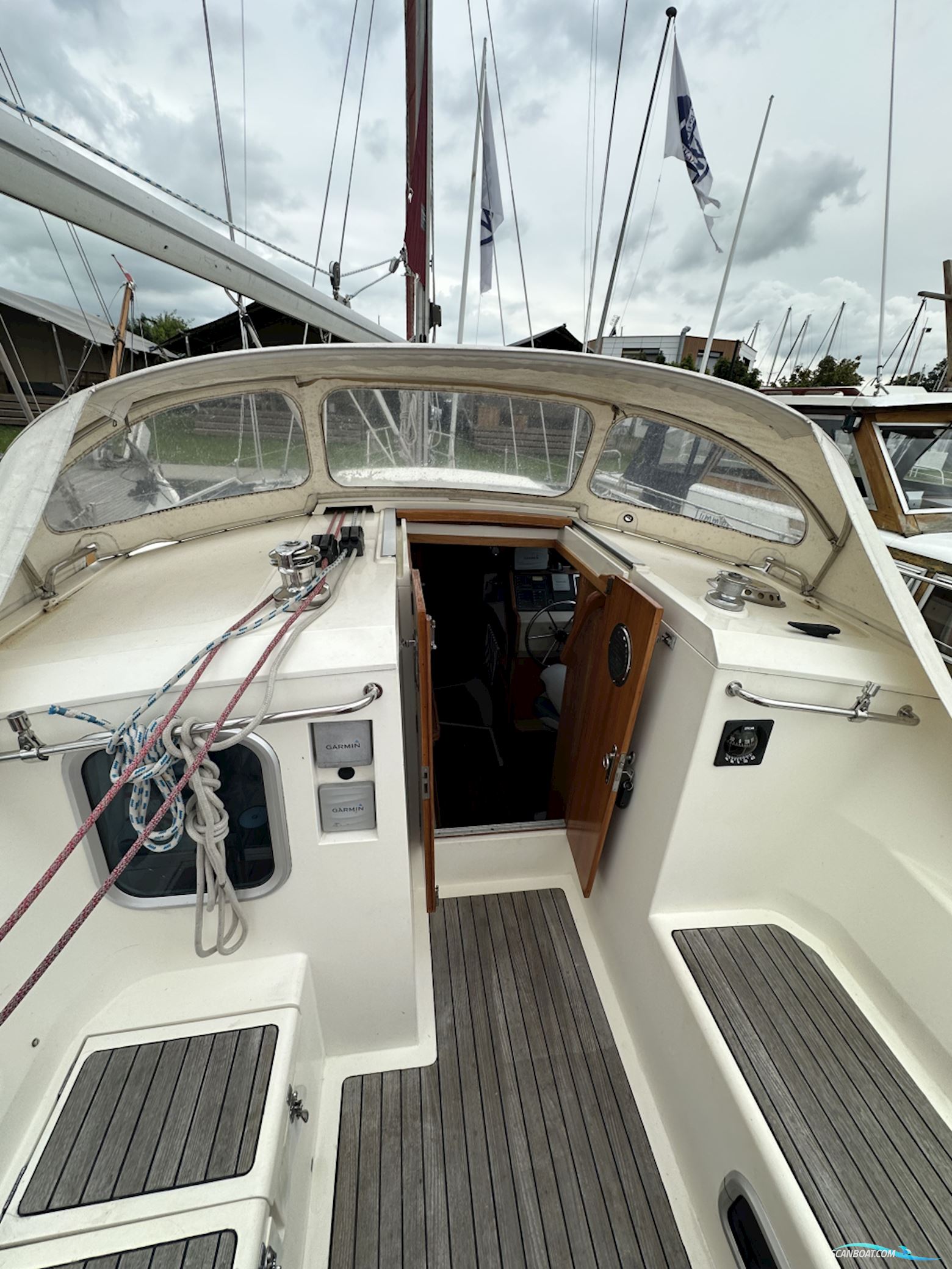 Moody Eclipse 33