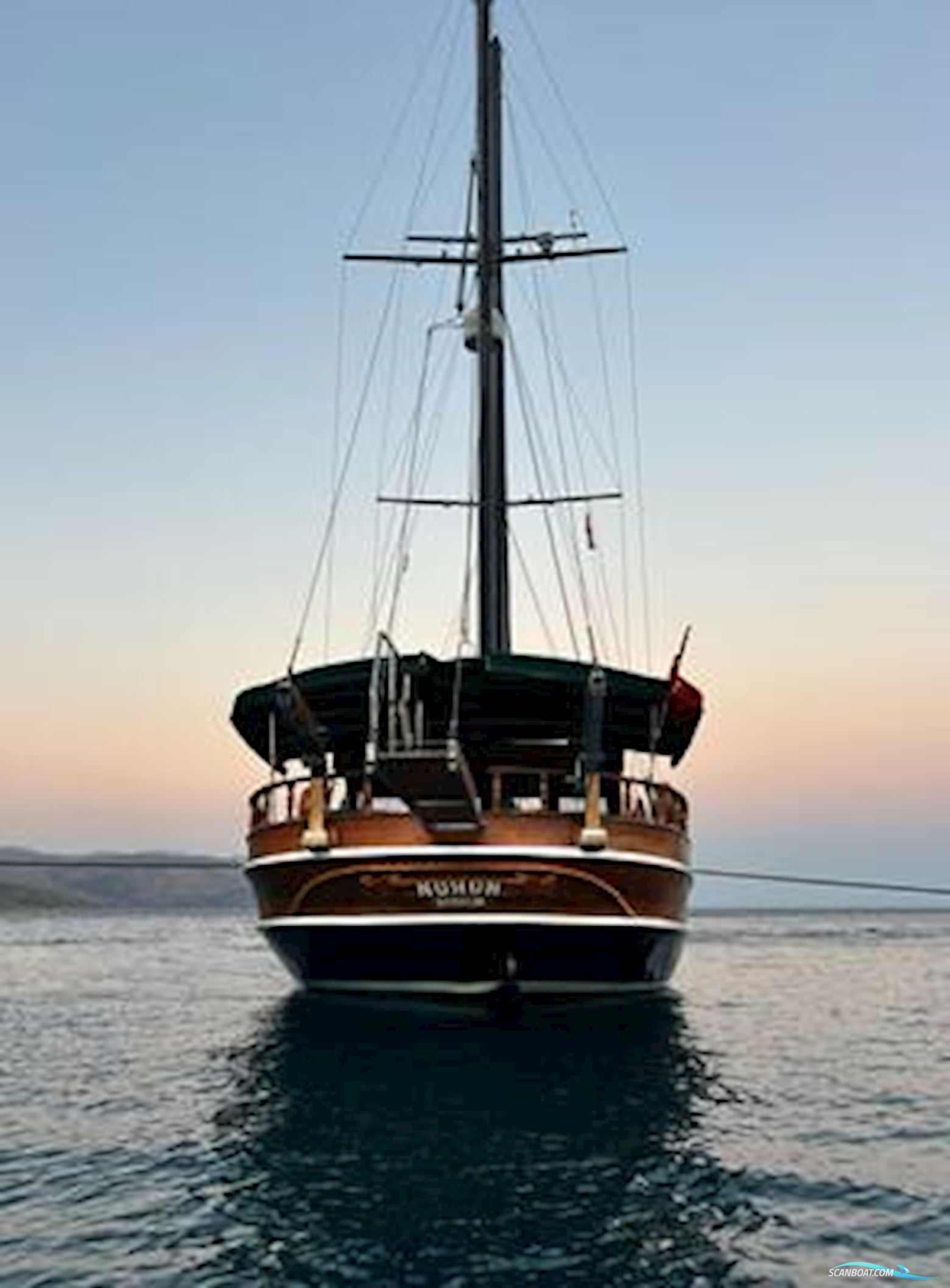 Motor Sailor / Goulet