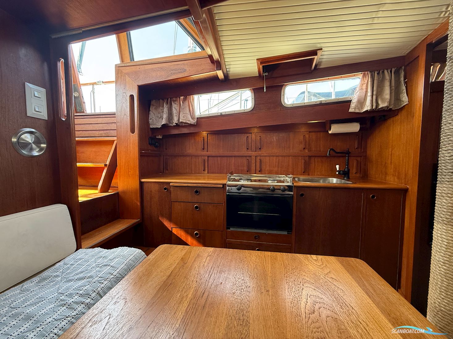 Nauticat 38
