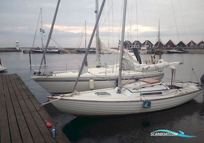 Nordisches Folkeboot Segelbåt 1996, med AB Tohatsu 6 PS Langschaft motor, Tyskland