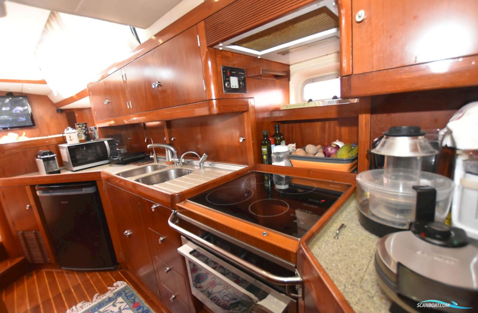 Oyster 80 Deck Saloon