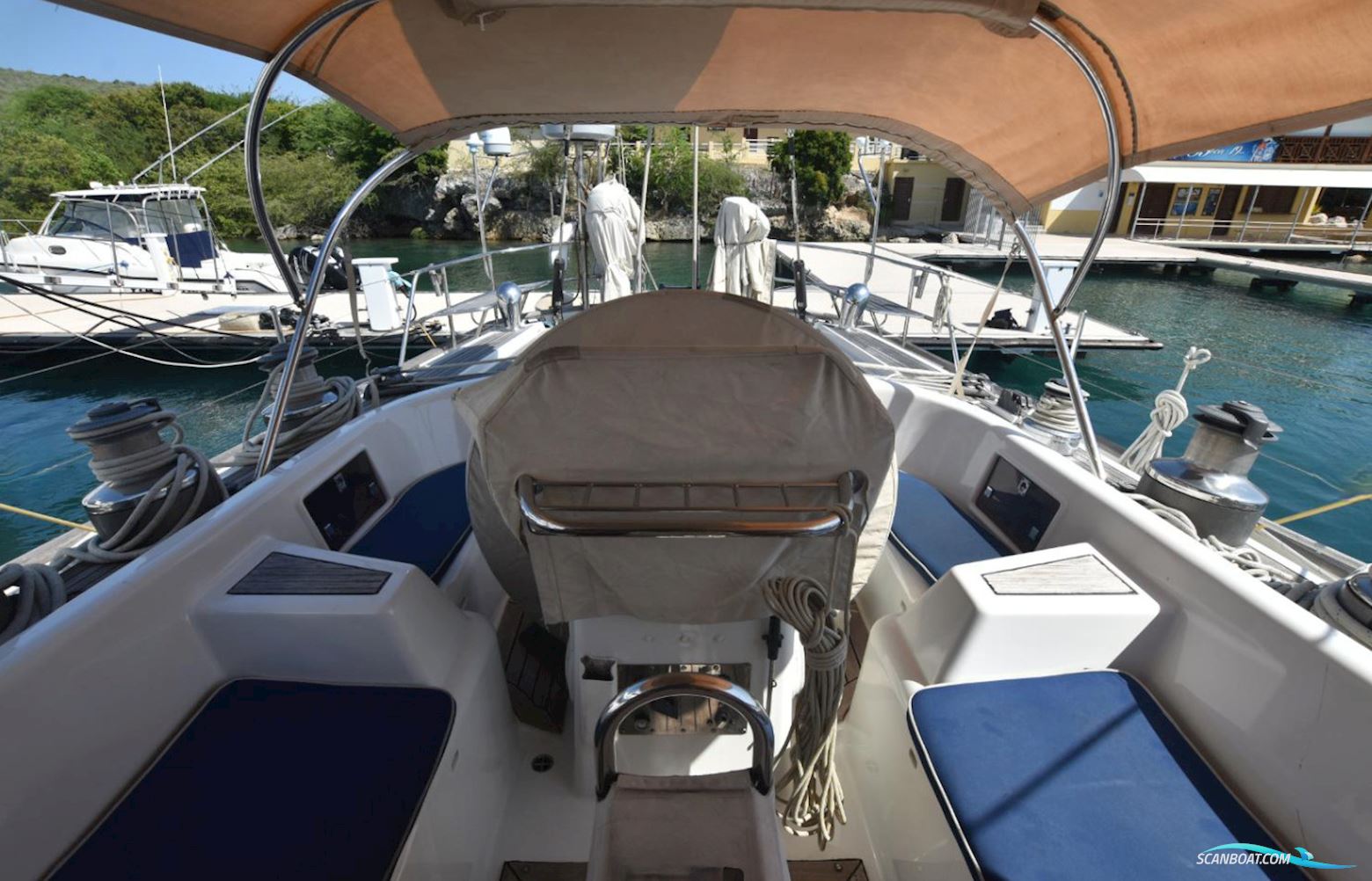 Oyster 80 Deck Saloon