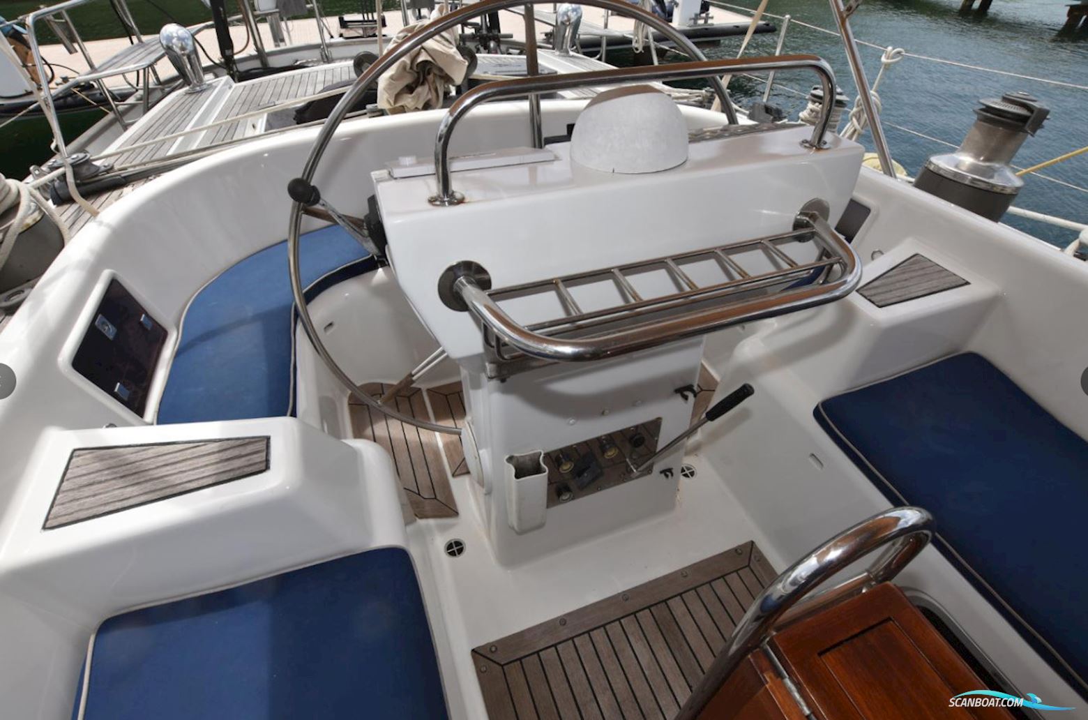 Oyster 80 Deck Saloon