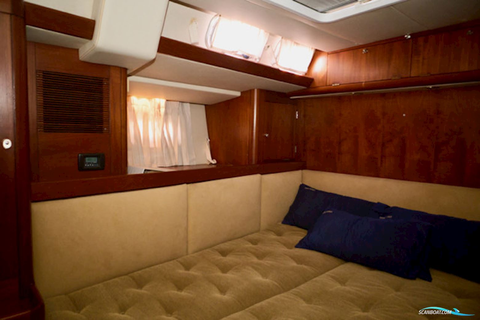 Oyster 80 Deck Saloon