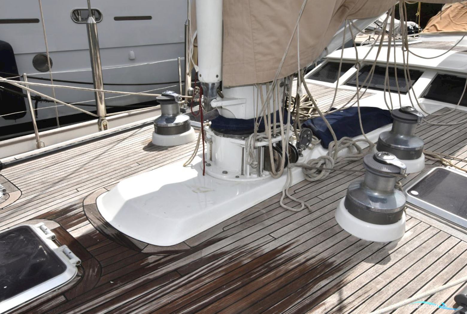 Oyster 80 Deck Saloon
