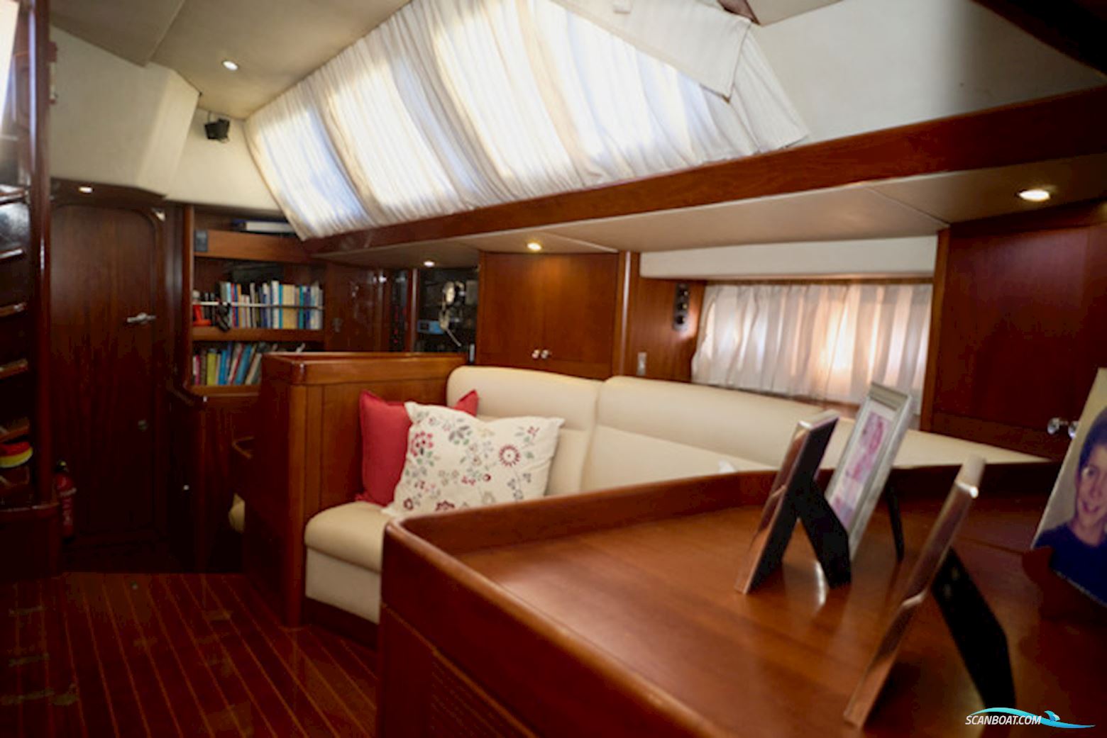 Oyster 80 Deck Saloon