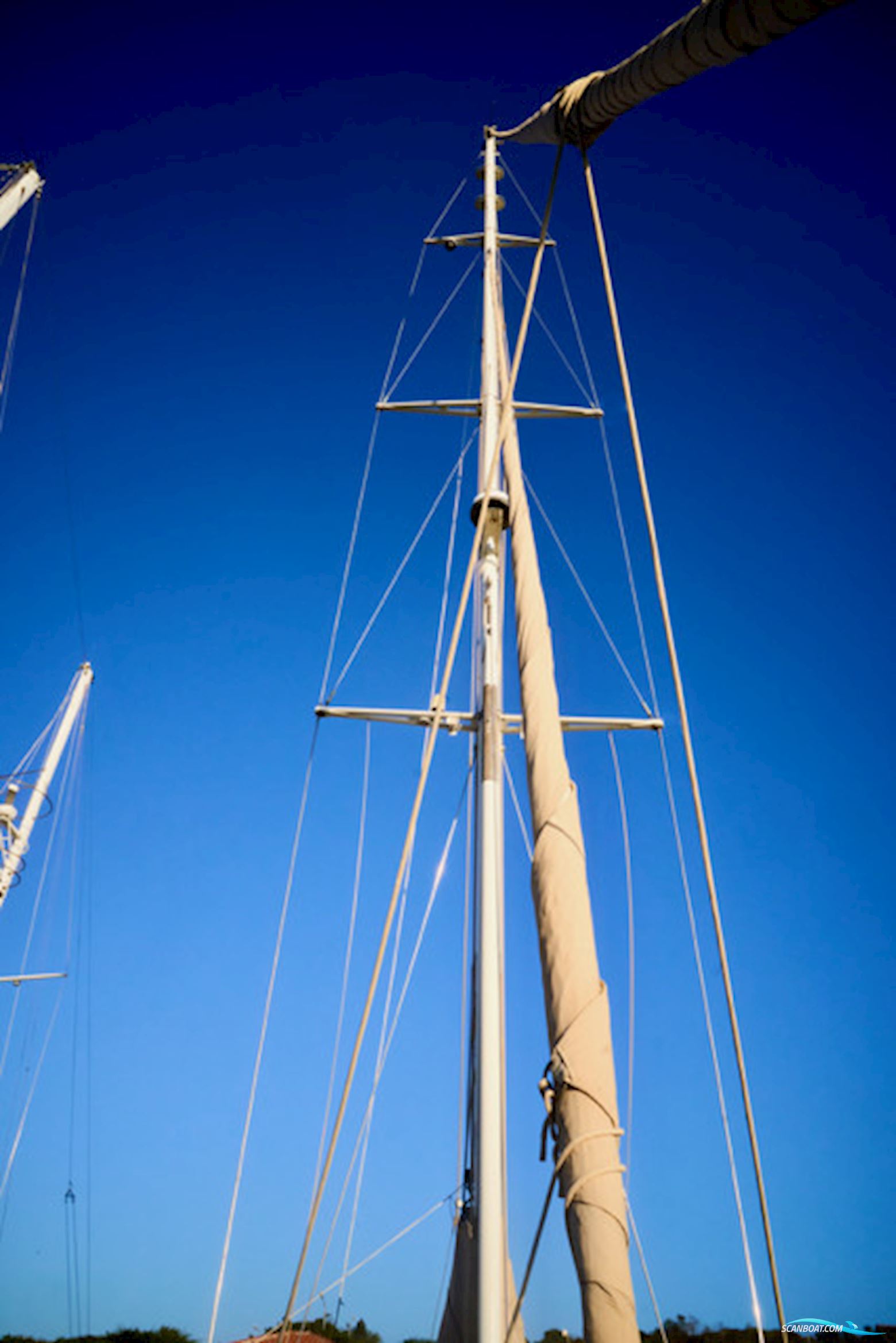 Oyster 80 Deck Saloon