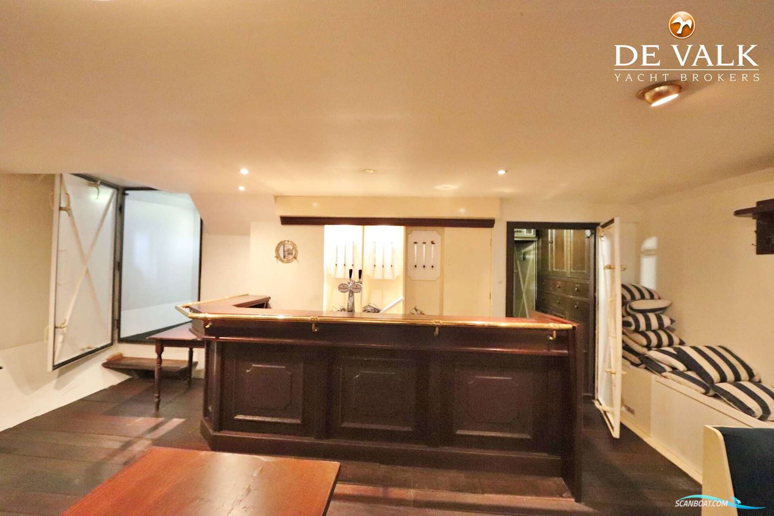 Passenger Vessel Minerva