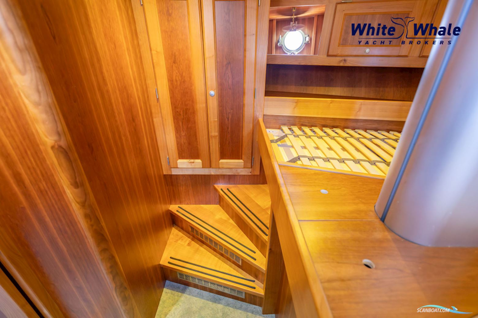 Pieter Beeldsnijder  Stagzeil schoener custom built refit