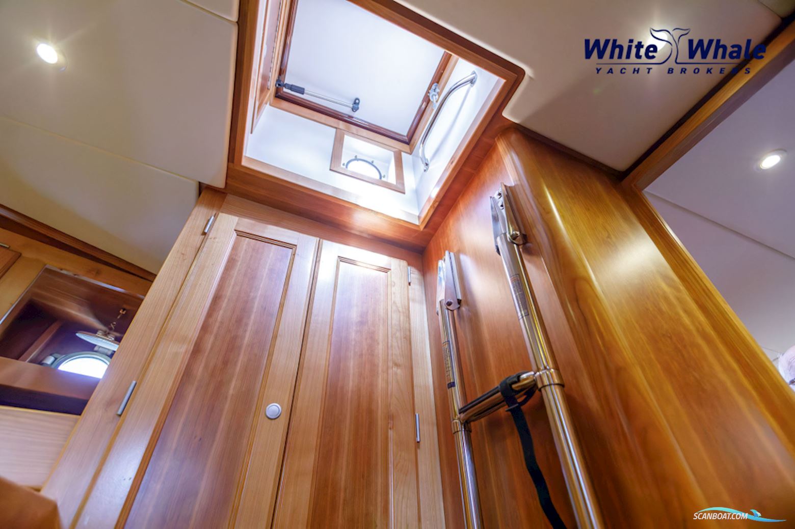 Pieter Beeldsnijder  Stagzeil schoener custom built refit