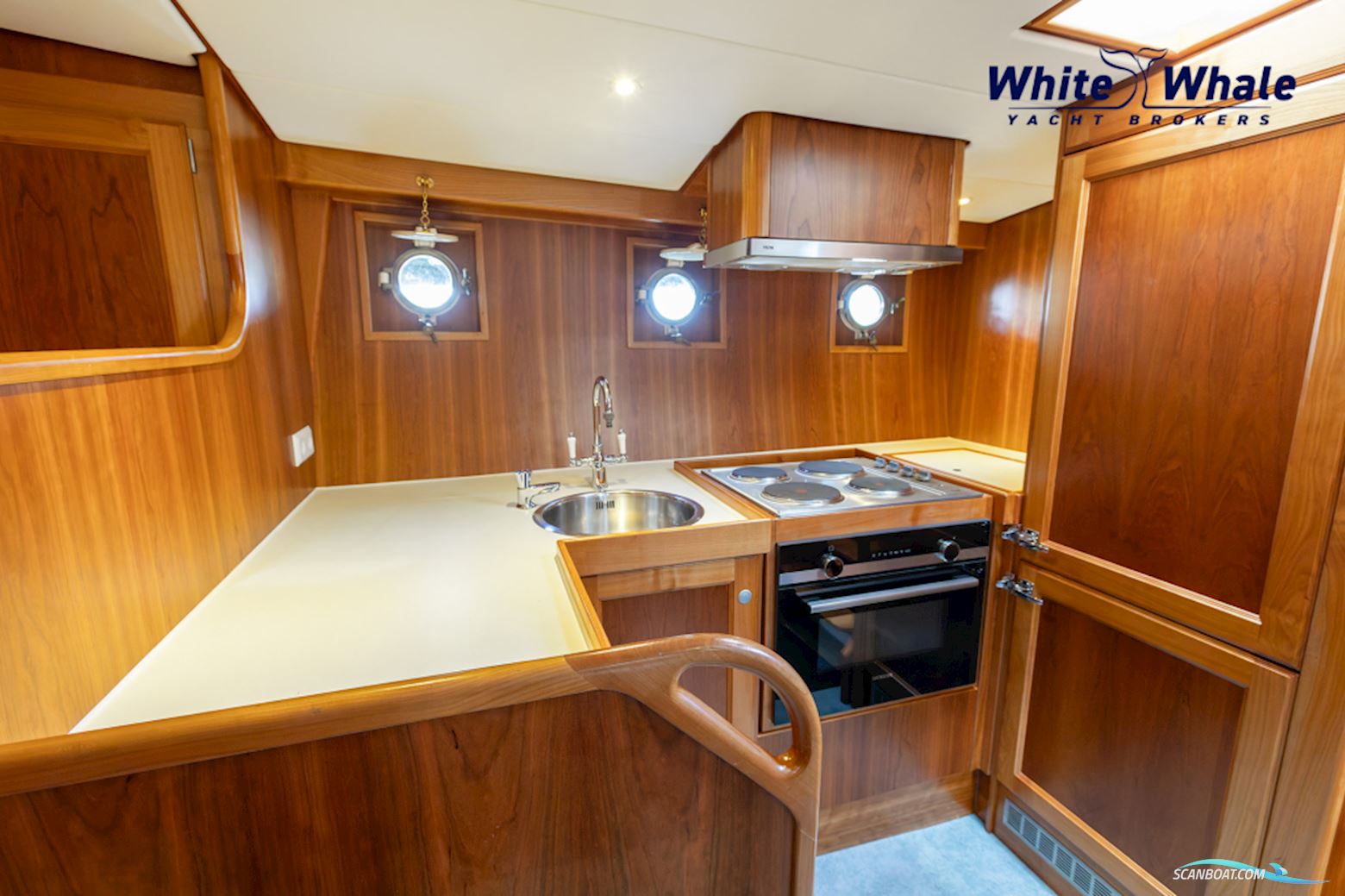 Pieter Beeldsnijder Stagzeil Schoener Custom Built Refit