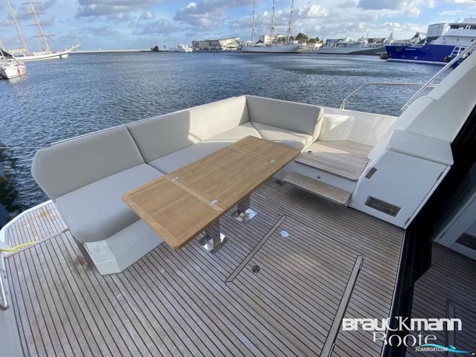 Prestige Yachts 520 S