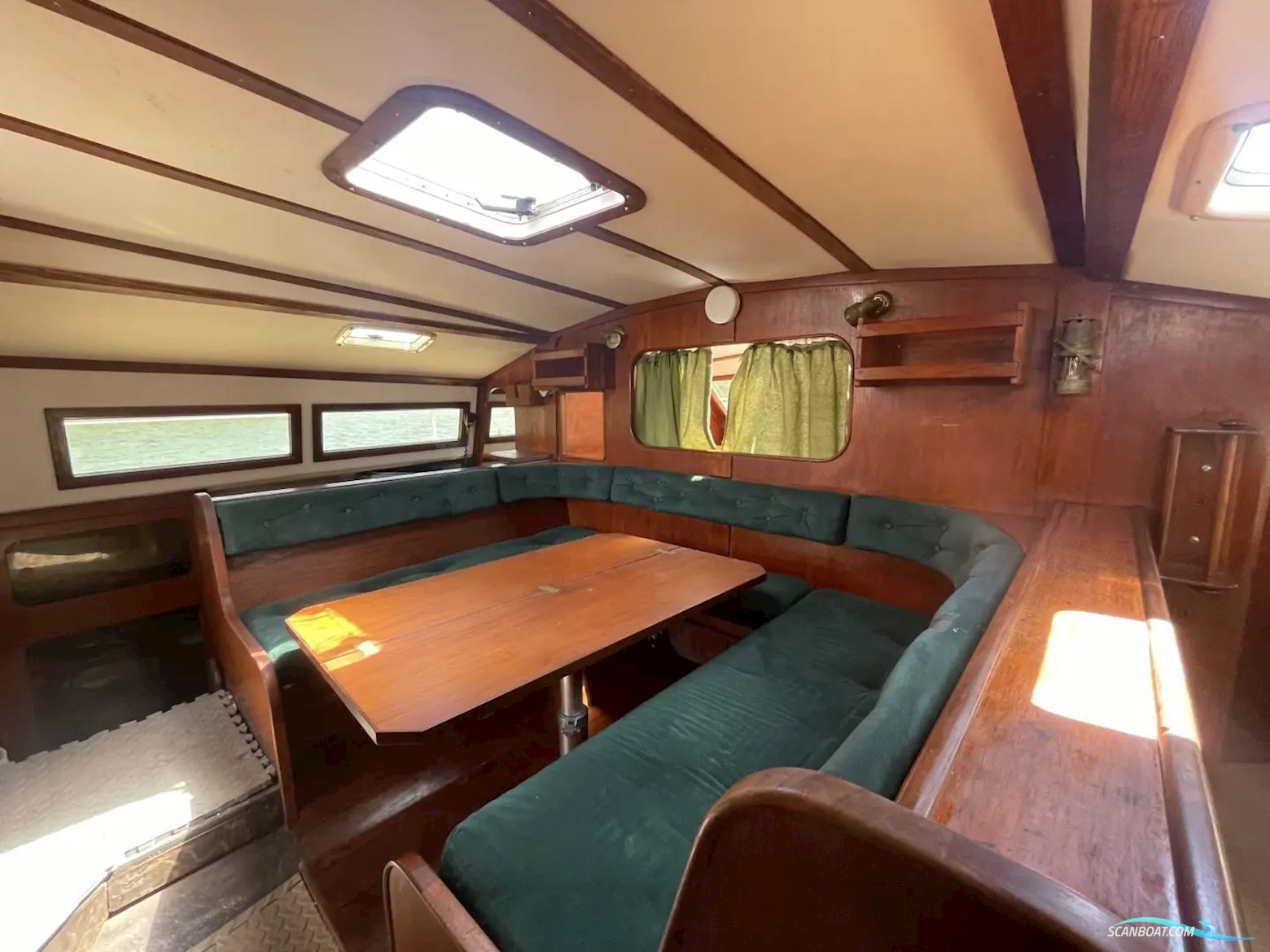 Prout Snowgoose 37