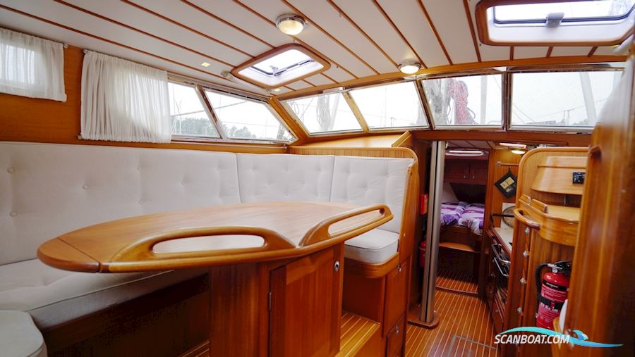 Regina 38