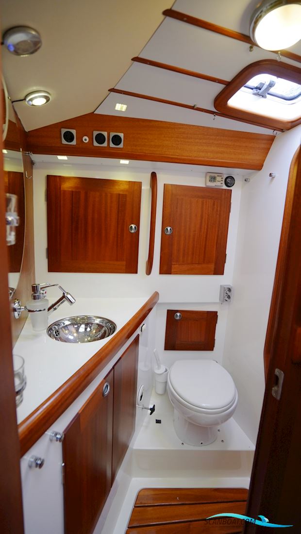 Regina 38