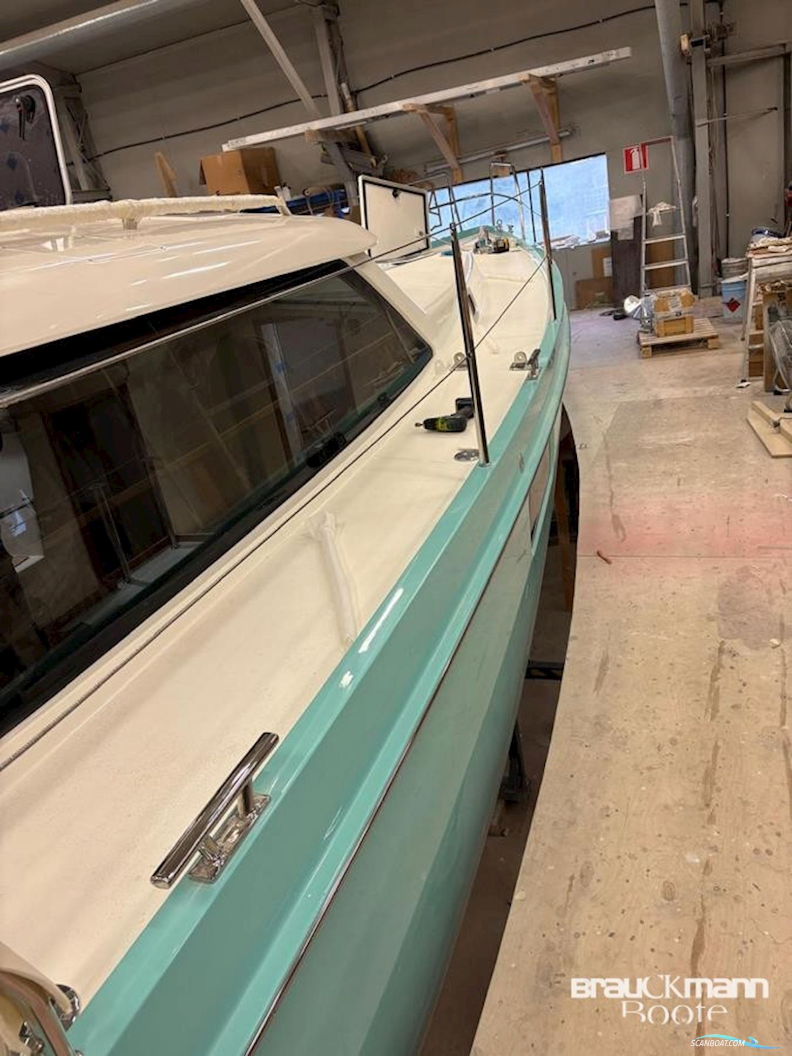 Ridas Yacht/Estland Heyman 42 Decksalon