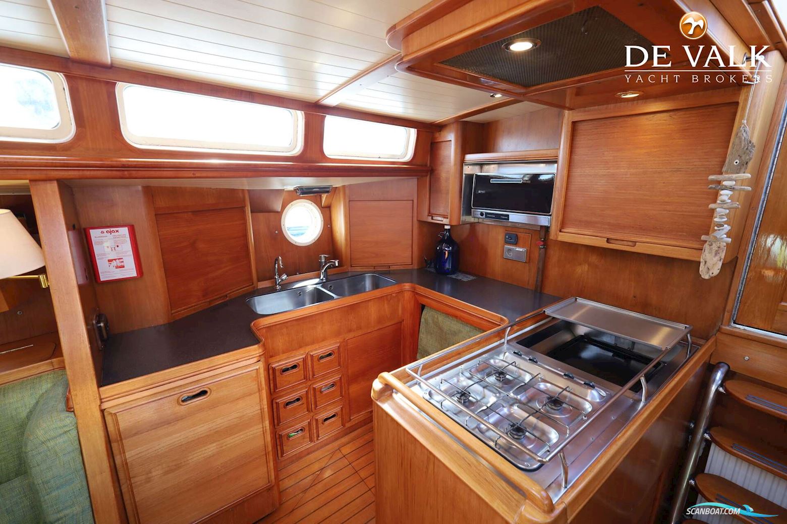 Robert Clark 64 Pilothouse