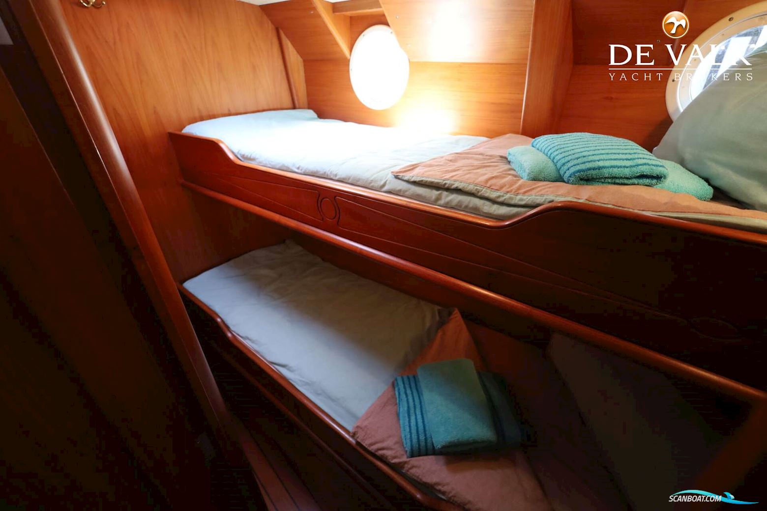 Robert Clark 64 Pilothouse