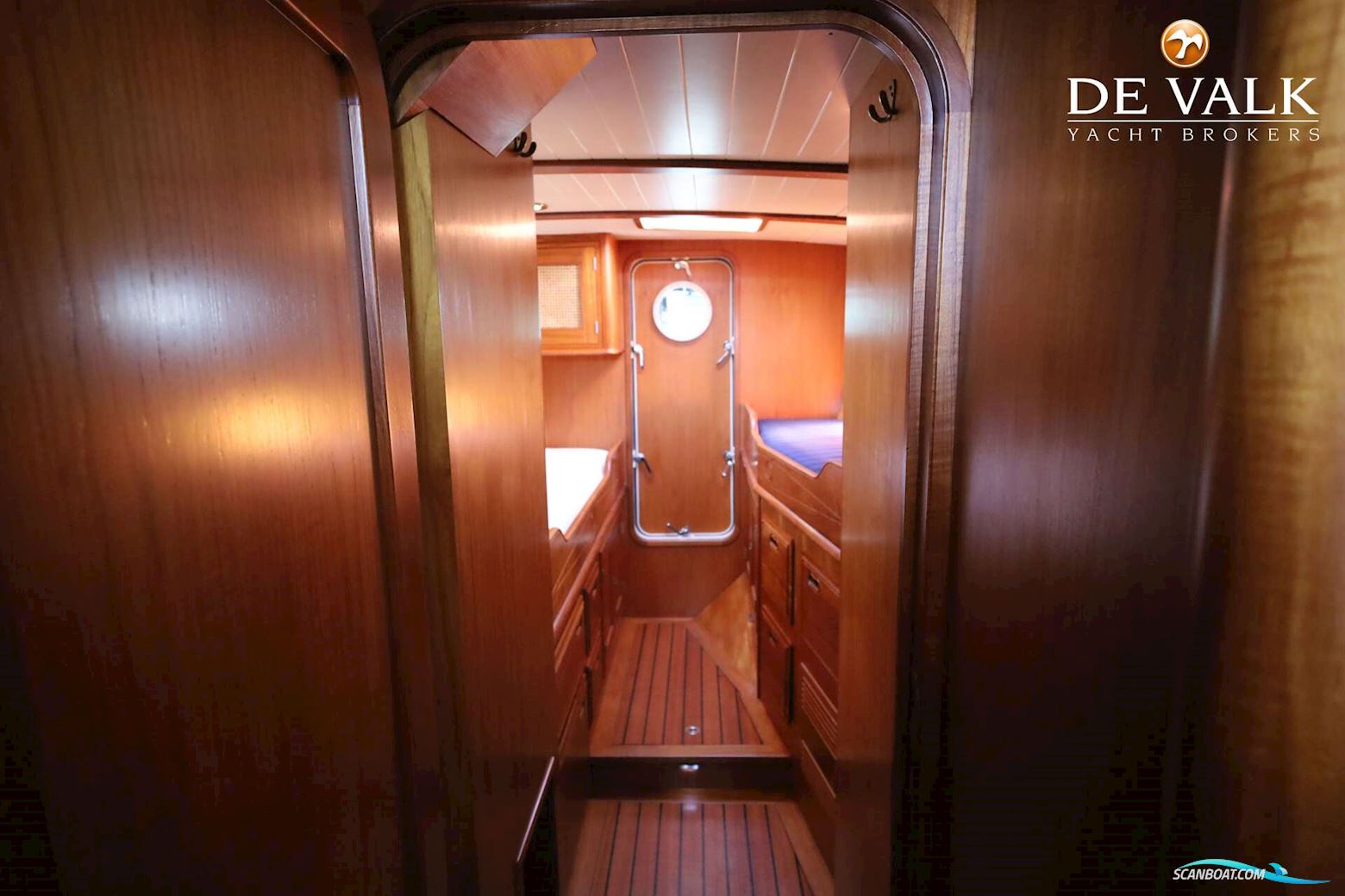 Robert Clark 64 Pilothouse