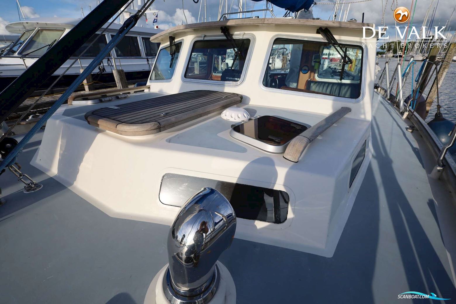 Robert Clark 64 Pilothouse