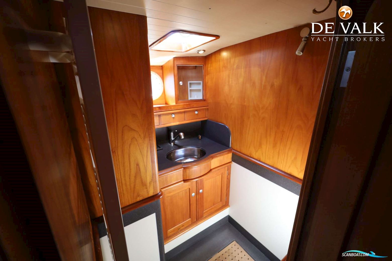 Robert Clark 64 Pilothouse