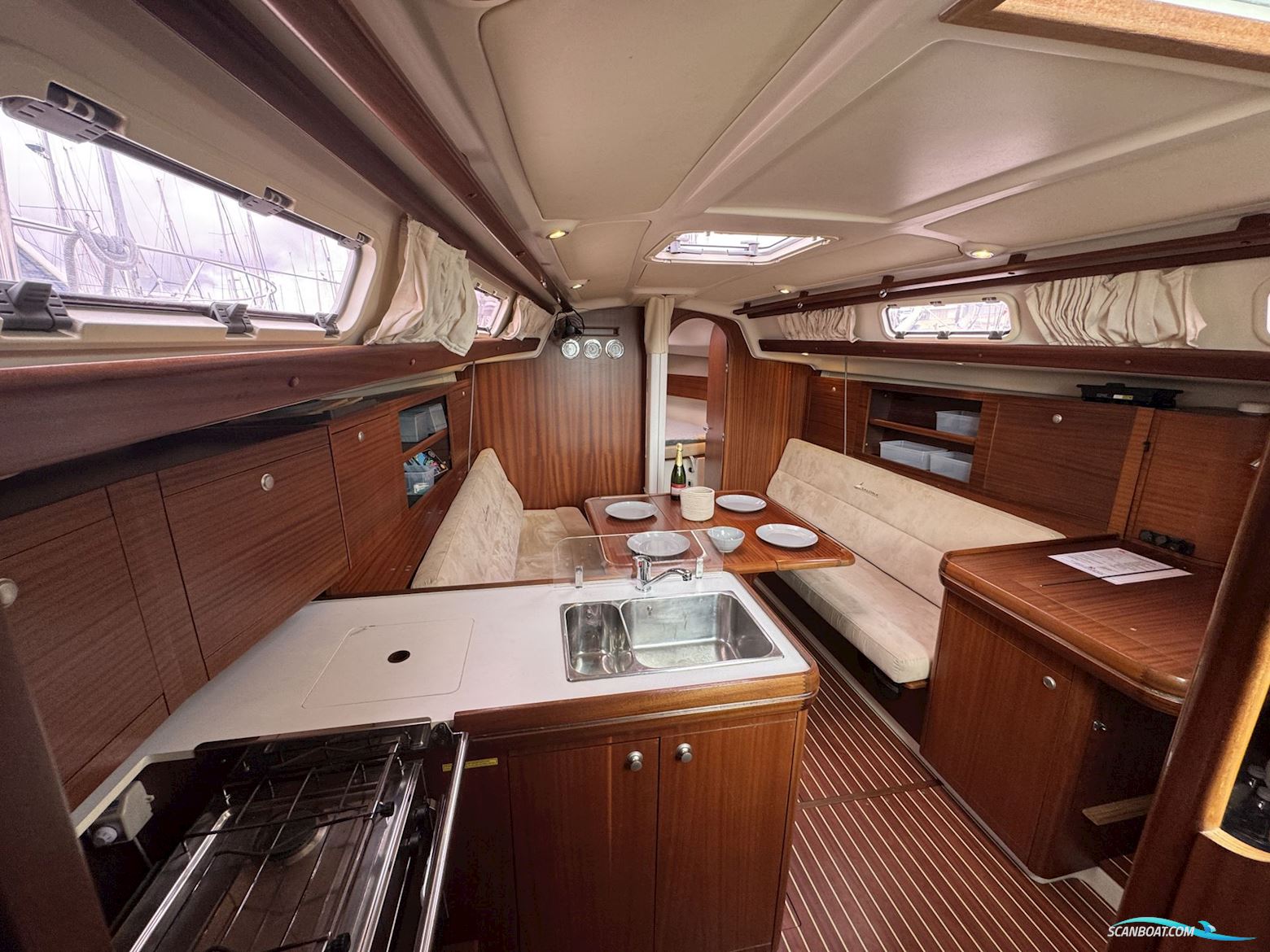 Salona 37 2008 - EU VAT Paid. Performance and comfortable living space combined.