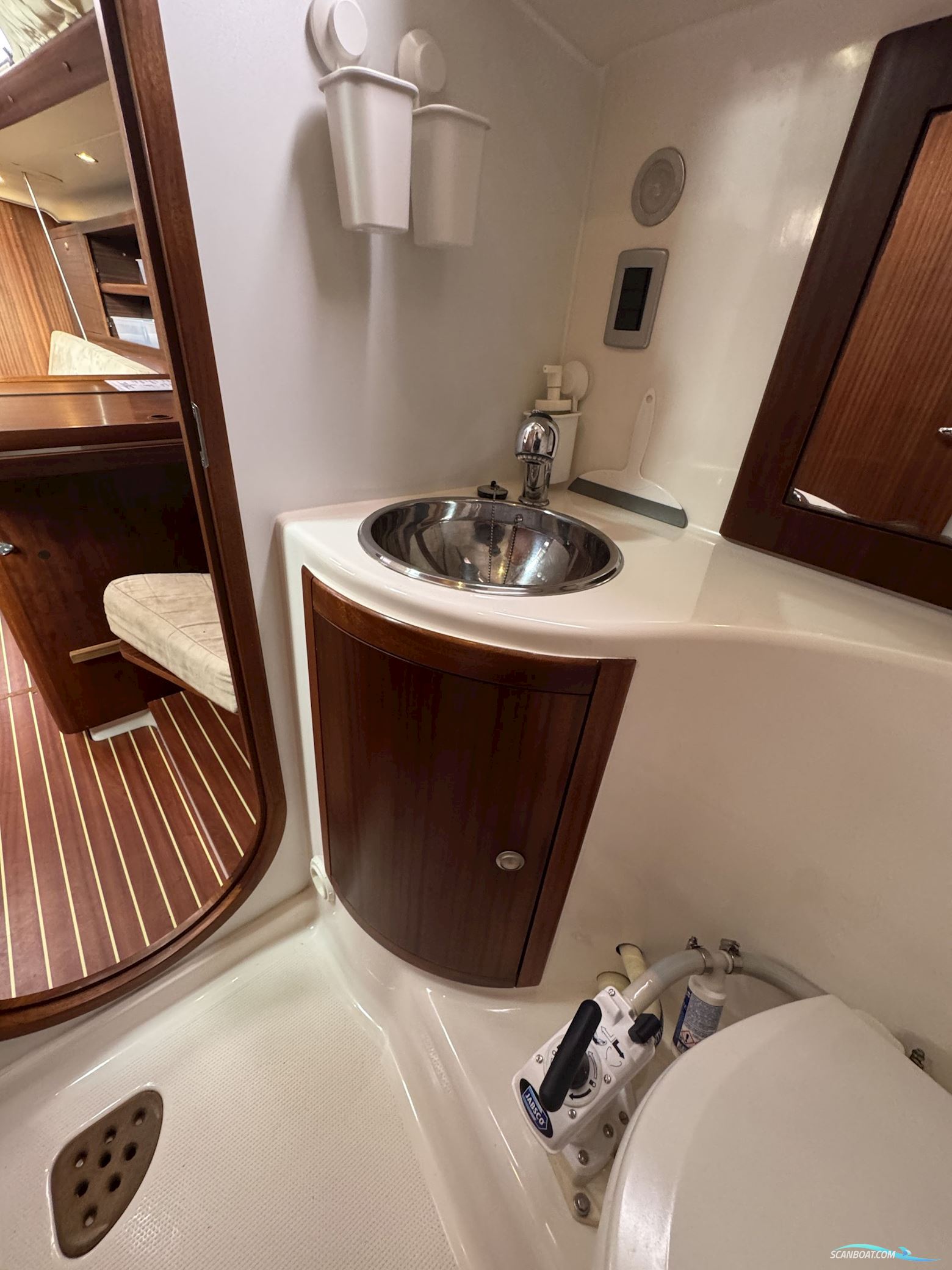 Salona 37 2008 - EU VAT Paid. Performance and comfortable living space combined.