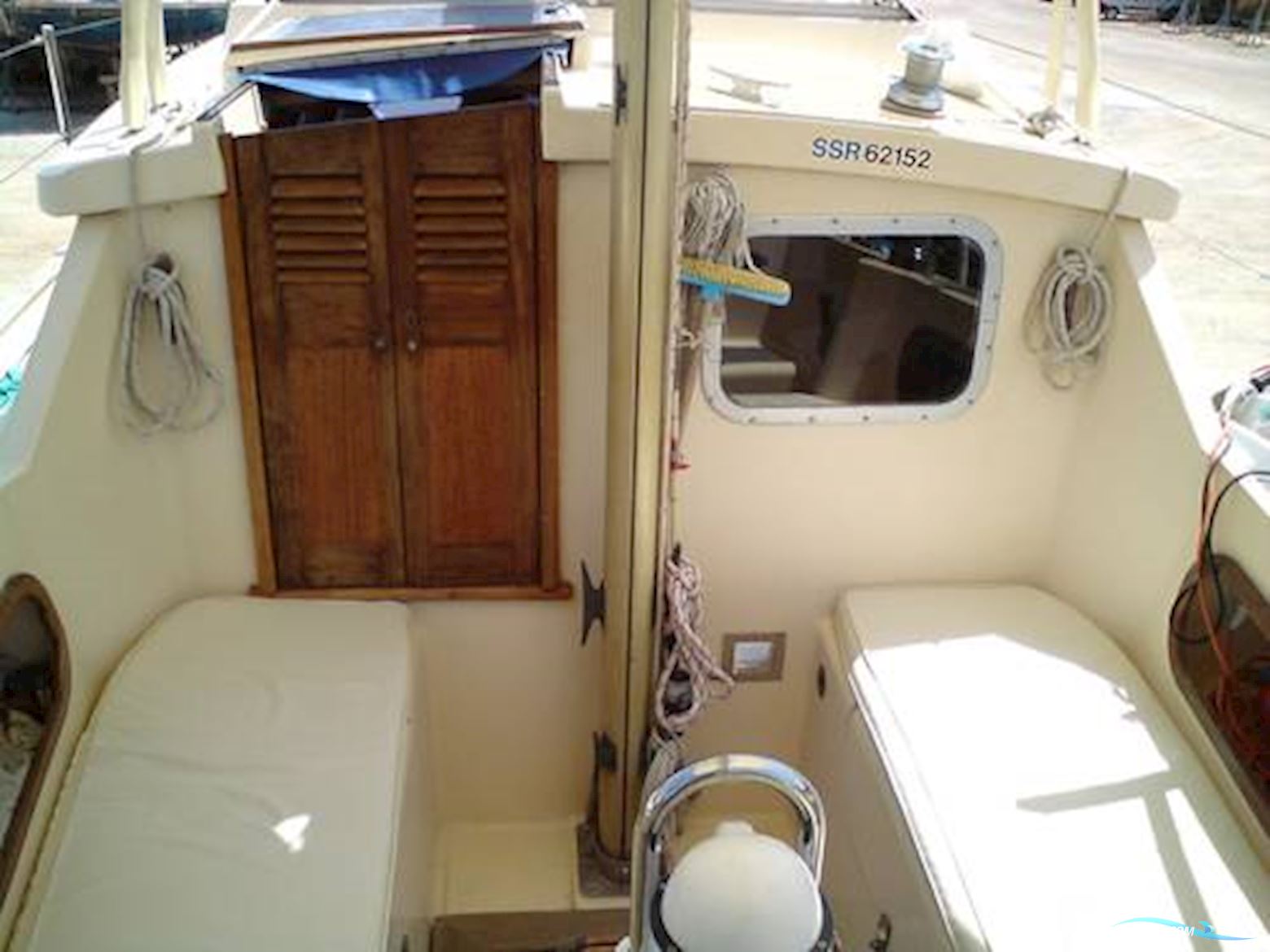 Seastream 34 Deck saloon